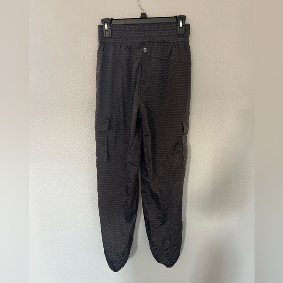 Forever 21 High Waisted Black Gray Cargo Pants Size X Small - Picture 2 of 3